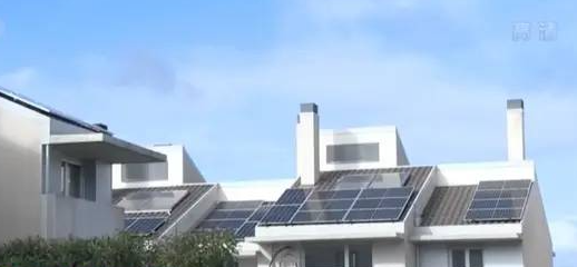 Auge de los paneles solares en medio de los altos precios de la energía en España