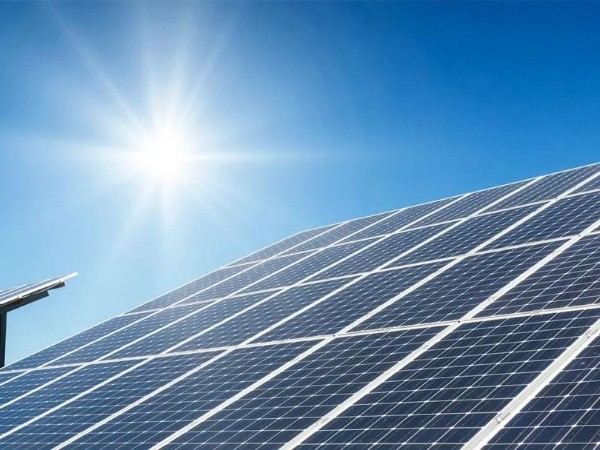 Neoen alimenta los primeros 100MW del proyecto solar de 400MW de Queensland

