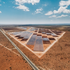 Sudáfrica lanza ofertas para proyectos fotovoltaicos flotantes y montados en tierra
